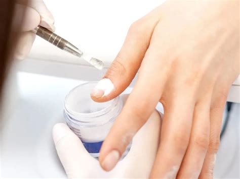 Can You Use Acetone or Water to Apply Acrylic Powder?