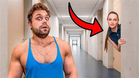 Злая Бывшая Самого Сильного Человека Преследует Нас ! - YouTube