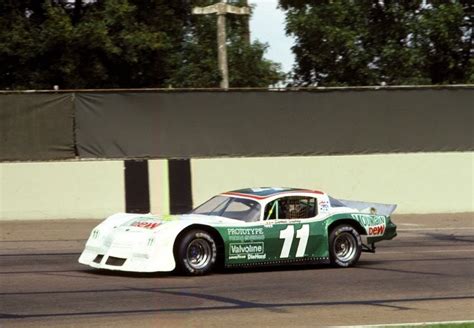 Midwest Racing Archives: 1980 - Boogity, boogity, boogity; Waltrip is ...