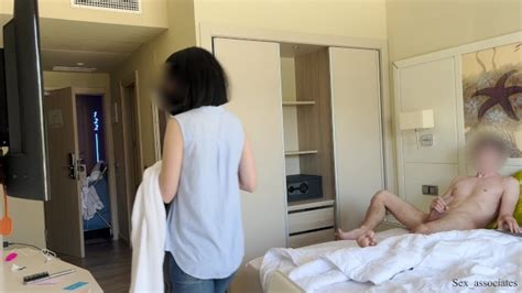 PUBLIC DICK FLASH. I Pull out my Dick in Front of a Hotel Maid and she