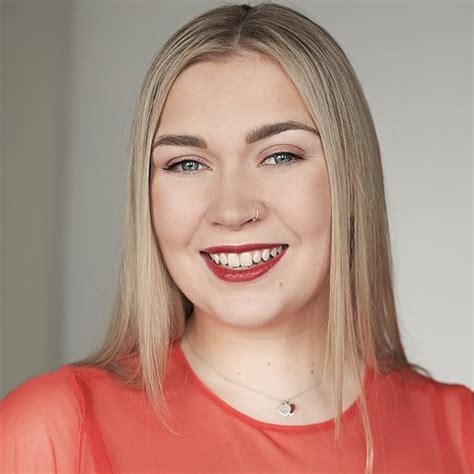 Scarlett New | Twitter, Instagram, TikTok | Linktree