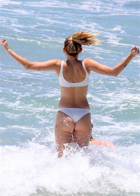 Miley Cyrus in Bikini at the Beach with Liam Hemsworth in Byron Bay ...