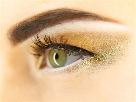 30 Stunning Glitter Eyeshadow Looks To Ring In The New Year - A Beauty Edit