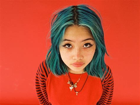 Track Review: Winter Wonderland // Beabadoobee : The Indiependent