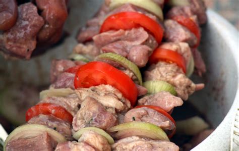 Шашлык из свинины. Как приготовить вкусный шашлык из свинины, чтобы ...