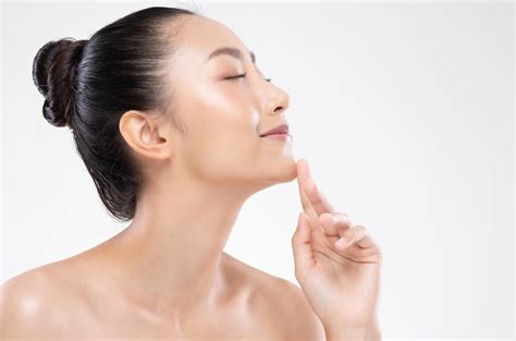 Weak Chin: Causes and Treatment 
