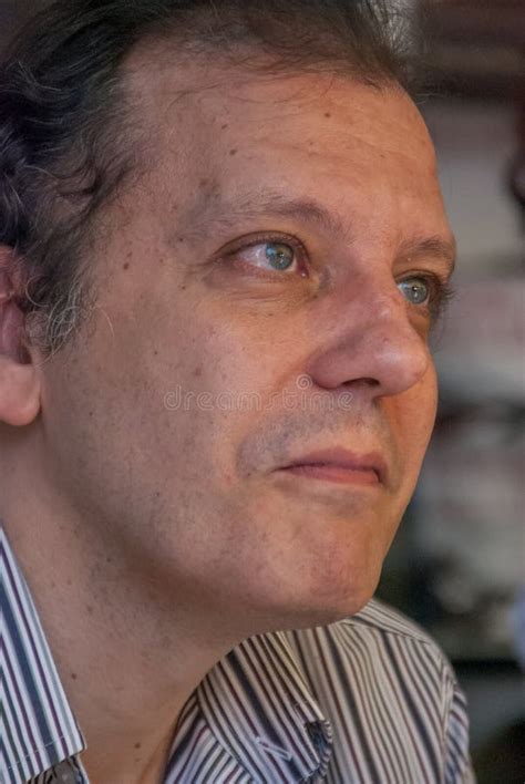 fernando rueda firma los libros en la madrid imagen de archivo