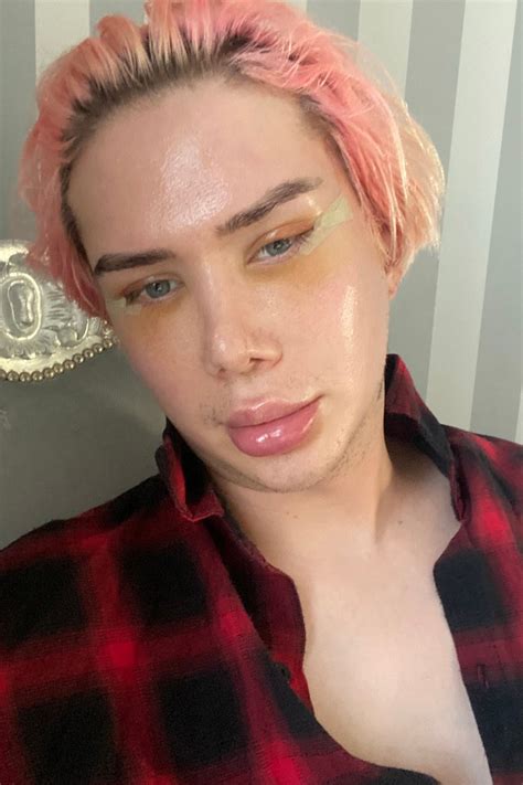 Transracial icon Oli London congratulates Ariana for coming out as ...