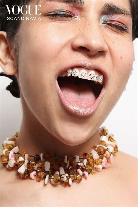 Plano De Aula Artes 1 Ano Ensino Fundamental Bncc - The fine tooth: How tooth gems have become the trend du jour ...