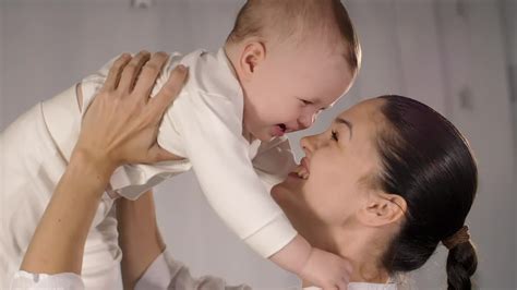 Stock Video Mom And Her Son Very Happ Animated Wallpaper - DesktopHut