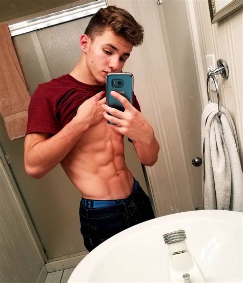 guy mirror selfie abs