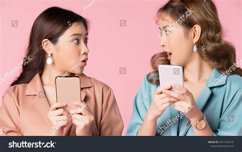 people talking      phone