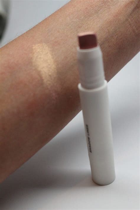 MILK MAKEUP SHADOW LINER - GREAT FOR WHEN YOU'RE ON THE GO!