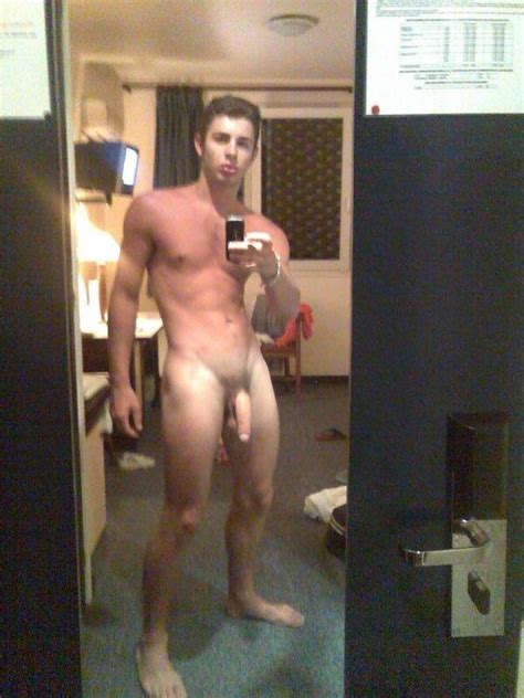 Guy Get Naked And Take Pic Of His Body From Mirror - PHnix