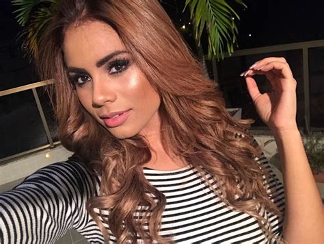 foto lexa ainda esta se acostumando   novo visual purepeople