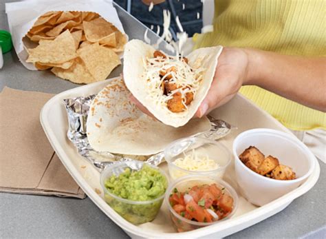 9 Fast-Food Restaurants That Serve the Best Tacos