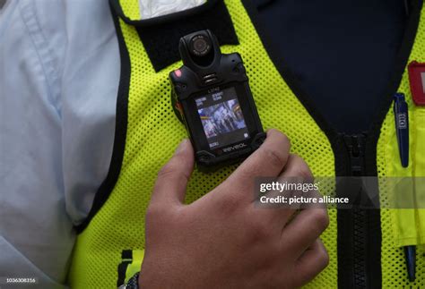A DB security officer switches on the body cam at the main station