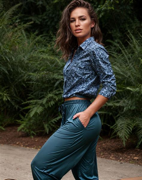 Naomi Russell Images