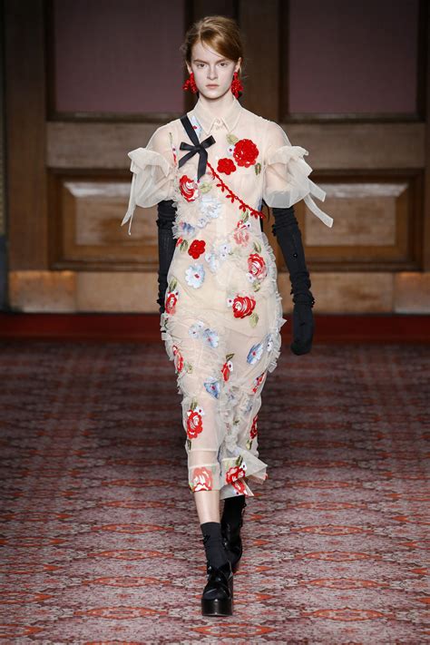 Coleção // SIMONE ROCHA, Londres, Inverno 2019 RTW // Foto 22 ...