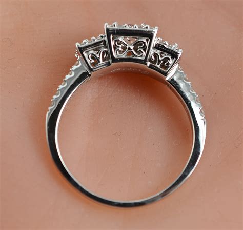 $6,120 Retail 1.00 Carats t.w. Diamond Past Present Future Engagement