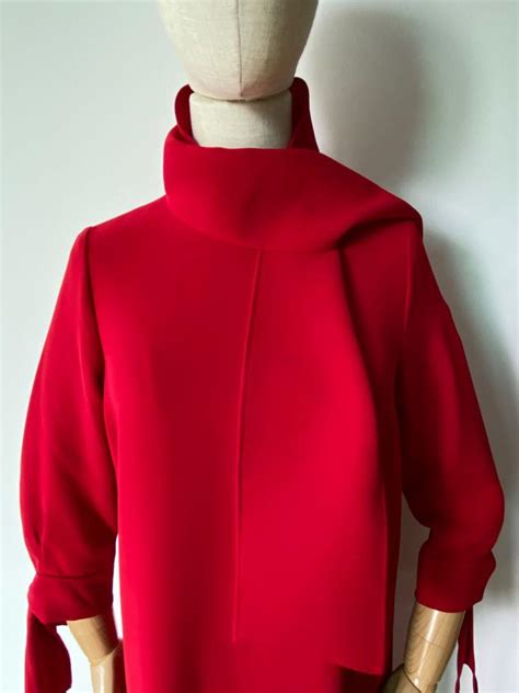 CAROLINA HERRERA Red Dress with side pleats, Women's Fashion, Muslimah ...