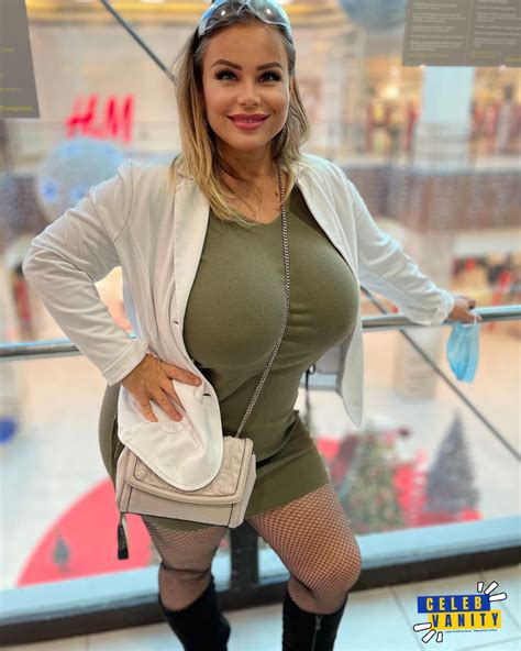 Bella Bodhi - Biography, Age, Wiki, Family, Marital Status, Boyfriends ...