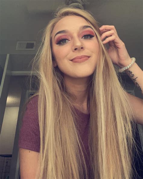 𝙍𝙤𝙨𝙚 | blondie | Instagram