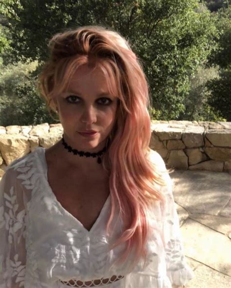 LOOK: Britney Spears throws wild divorce party with six of her