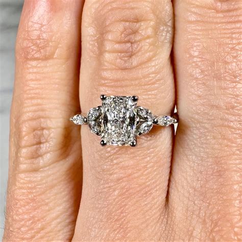 radiant cut 2 carat diamond ring