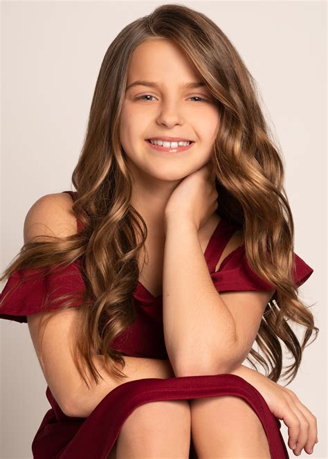 TWEEN PORTRAITS | POSE PGH