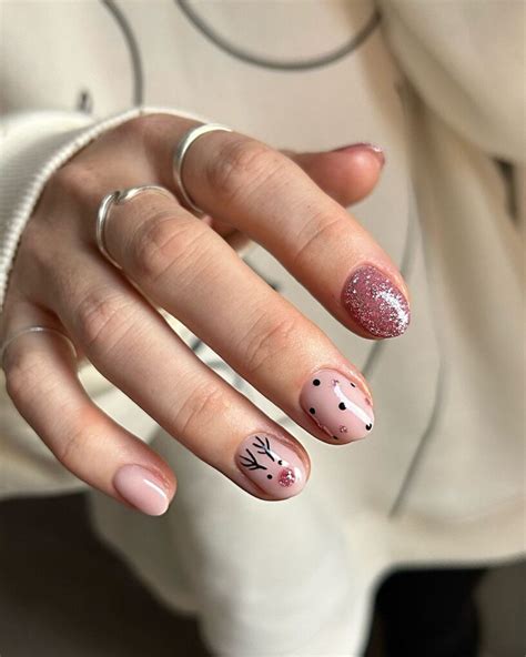 23 Short Nail Christmas Designs to Try: Tiny Treats - 160grams