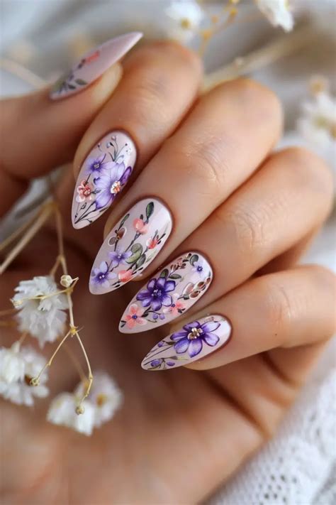 9+ Top Nail Colors To Rock With Champagne Gowns – NeedleStar