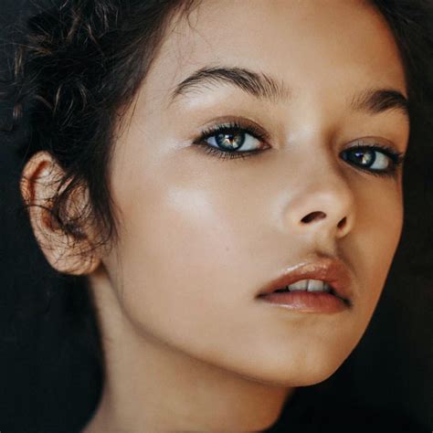 Violet Lux Cesko Modern Family, Lux, Peeps, Actresses, Girls, Beautiful ...