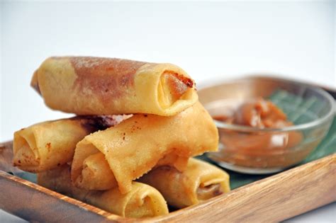 Kulinarya Cooking Club makes Turon | Trissalicious