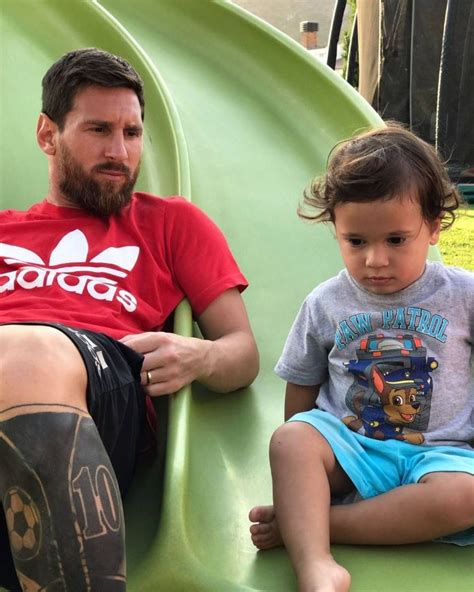 Điểm danh những pha “cà khịa” bố của Mateo Messi Roccuzzo