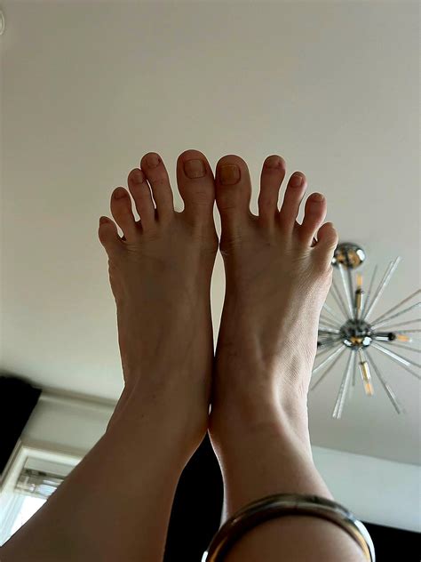 My Long Toes Spread Pretty Well From This Angle : r/EFPToeSpreads