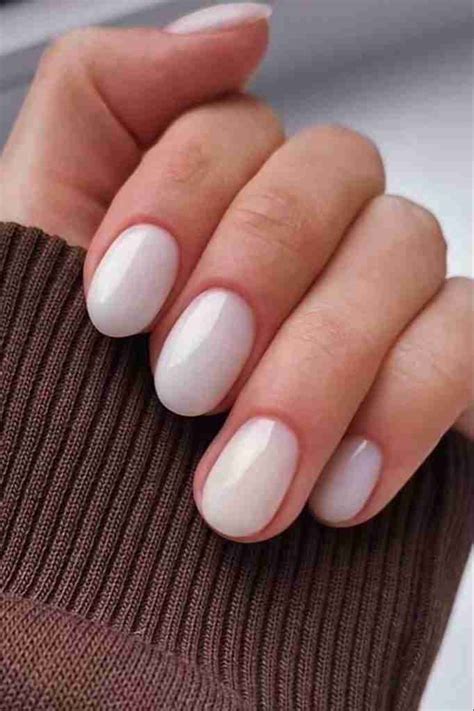 nail color trends  elevate    gray details
