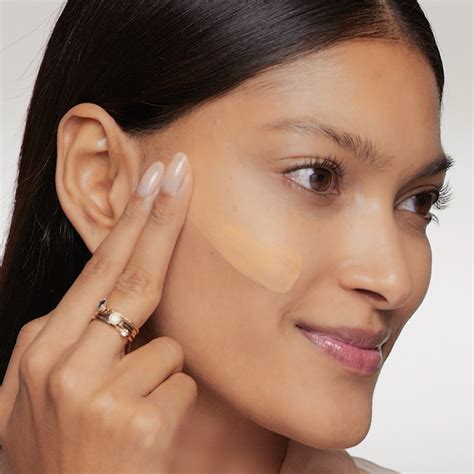 Double Wear Sheer Long-Wear Makeup SPF 20 | Estée Lauder