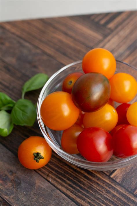 cherry tomato caprese salad  balsamic glaze dzed