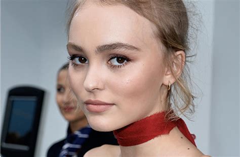 Get the Look: The It Girl Accessory