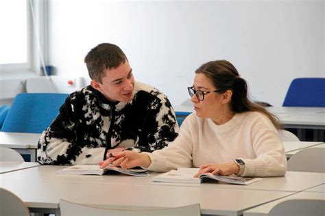 Danilin, 18, koti pommitettiin maan tasalle Ukrainan Mariupolissa ...