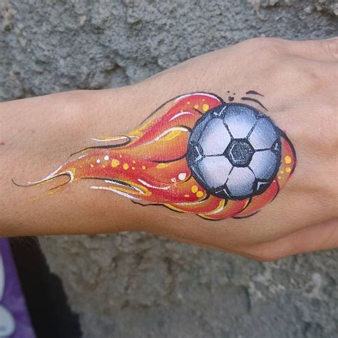 Ася AsyaGrim on Instagram: "Хочу рисовать ⚽ ⚽ ⚽ 😁 #футбол # ...