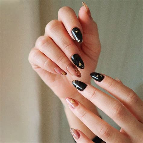 30 Trending Winter Nails Colors and Design Ideas for 2022