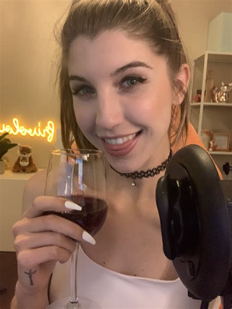 FrivolousFox 🦊 on Twitter: "Tingle time!!! 🧡 https://t.co/0eoVzxW7DR