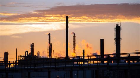 Oil Prices Tumble to Their Lowest Level Since January - The New York Times