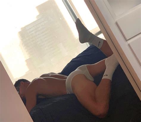 hey everyone what would you do to me? DM 😈 | Scrolller