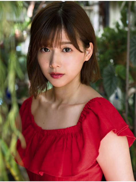 Pin on 渡邉理佐 我輩にとって、アイドルの最高峰！