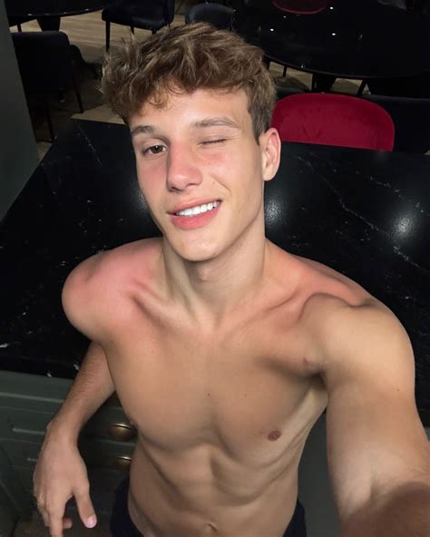 Lorenzo | Sunset | Instagram