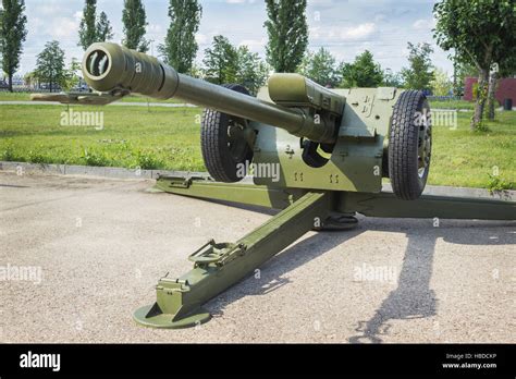 122 mm howitzer hi-res stock photography and images - Alamy