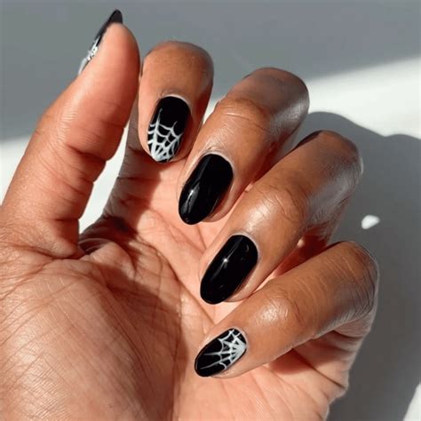 31 Halloween Nail Ideas For a Spooky Fall Manicure